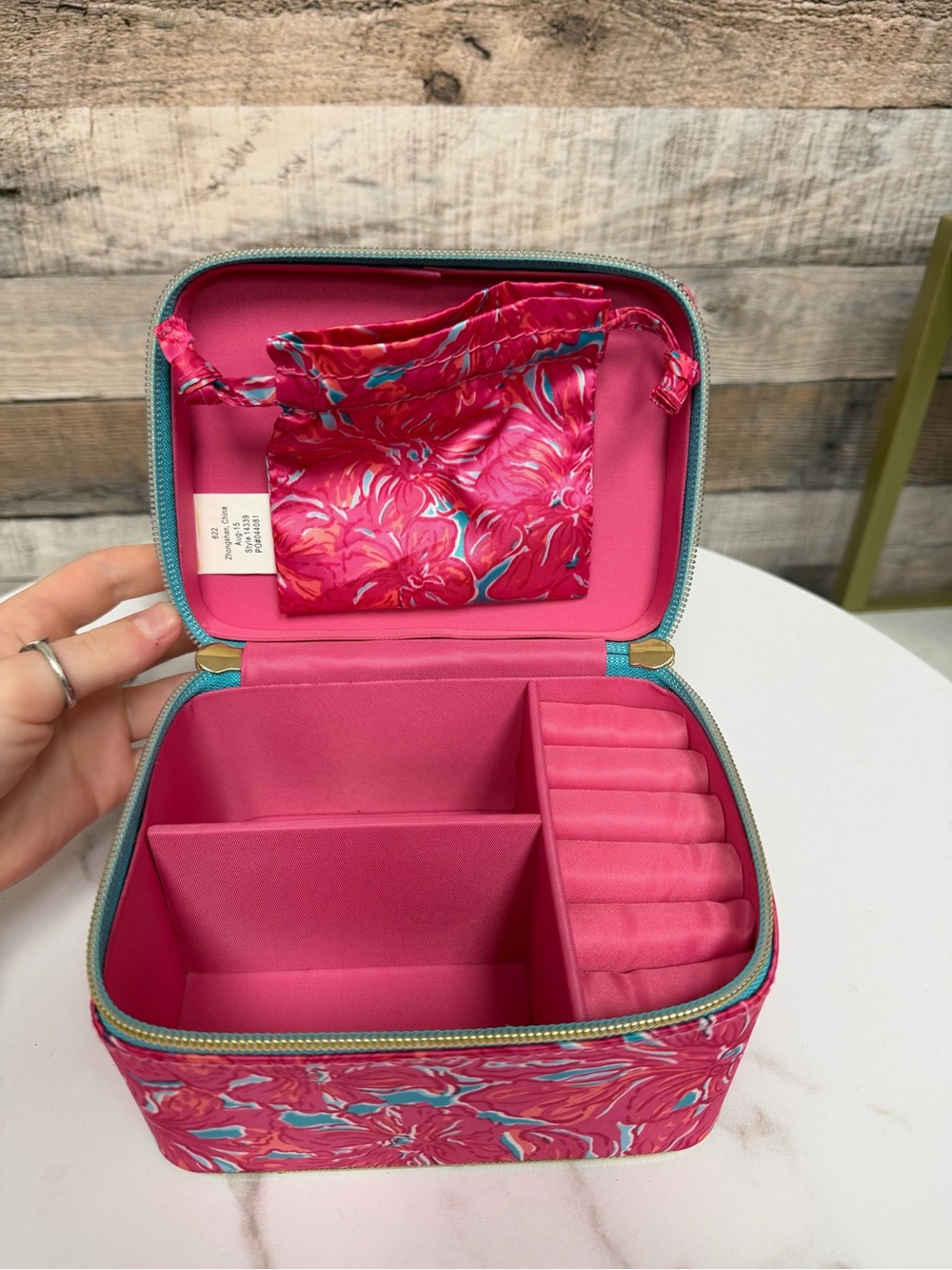 Lilly Pulitzer Nylon Cosmetic Train case w/ Floral Pattern - Picture 6 of 8